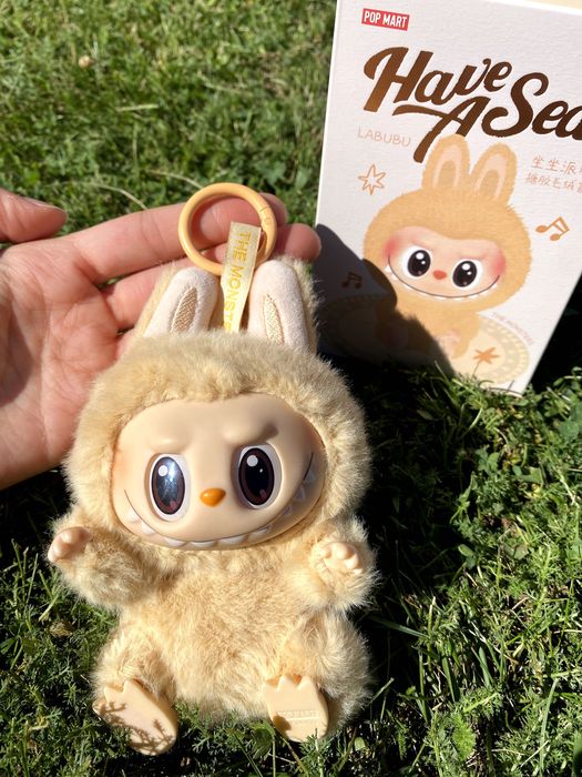 Labubu Have A Seat, Лабубу
