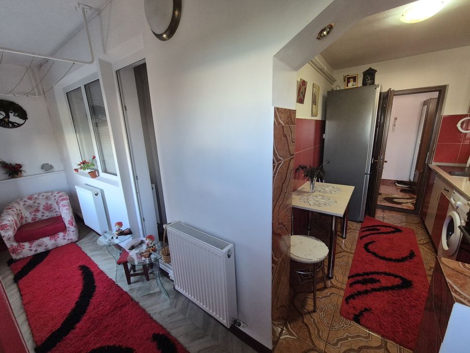 Vand apartament cu 2 camere