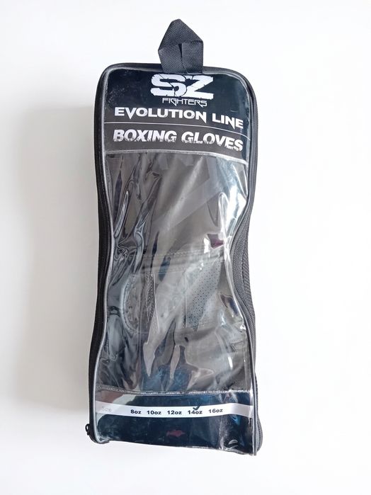 Боксови ръкавици и бинт