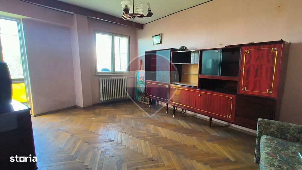 Apartament cu 3 camere de vânzare -decomandat- Micro 13, Galați