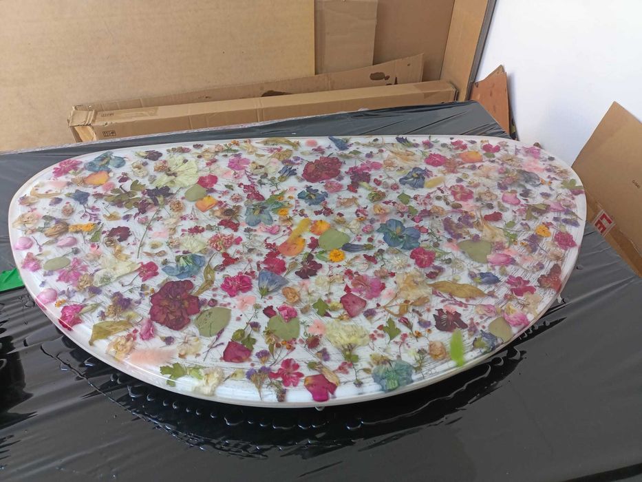 masuta cafea din lemn si rasina