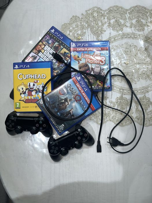 PlayStation 4 slim 500 gb