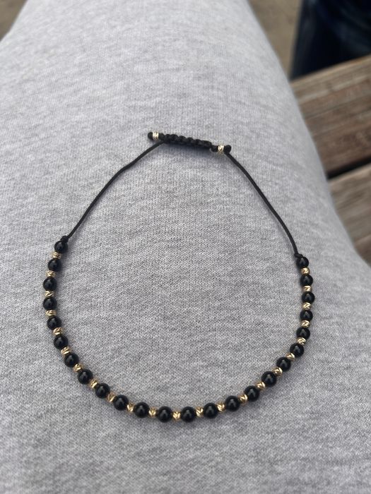 bratara snur negru cu bile de aur 14K si pietre onix negre
