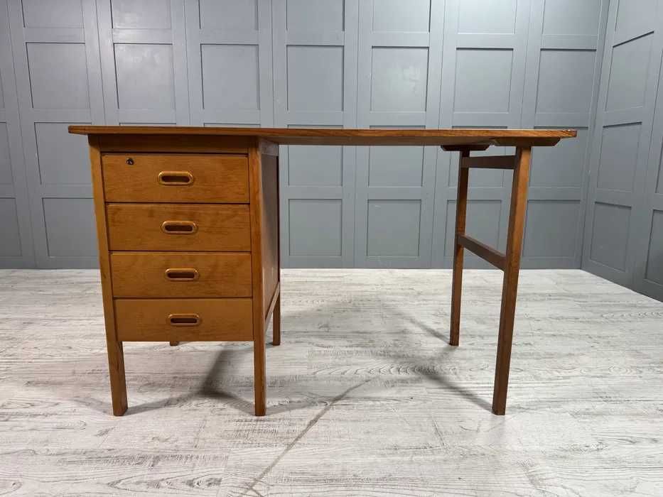 Винтидж, скандинавско бюро К059-Д