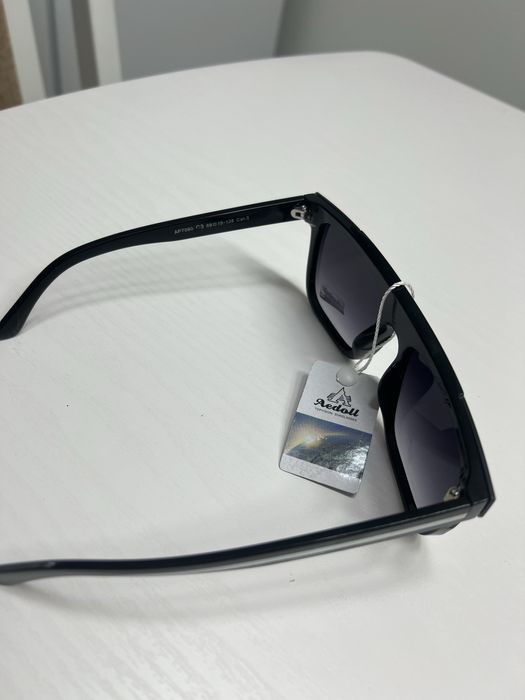 Ochelari de soare noi