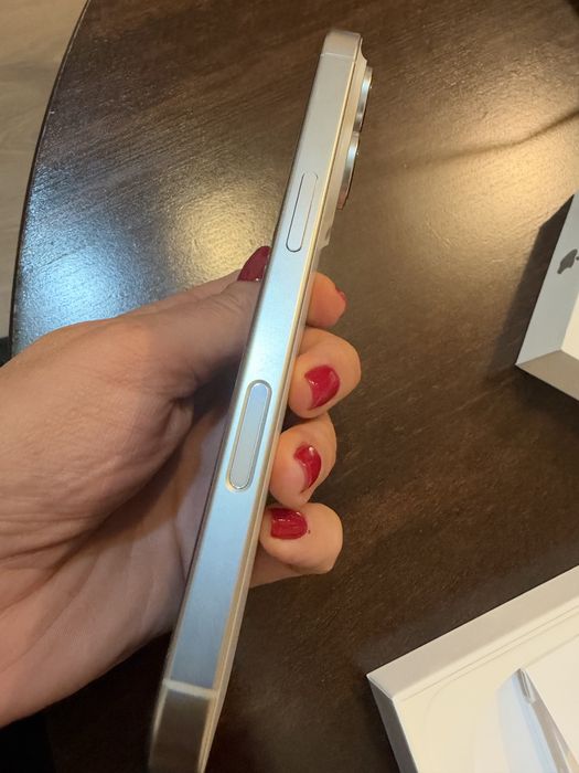 Iphone 16 pro- White titanium