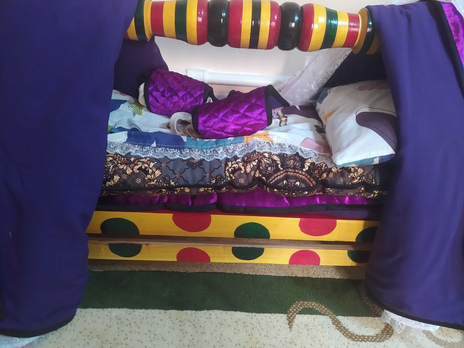 Бешик, янги умуман ишлатилмаган, хамма нарсани бор,