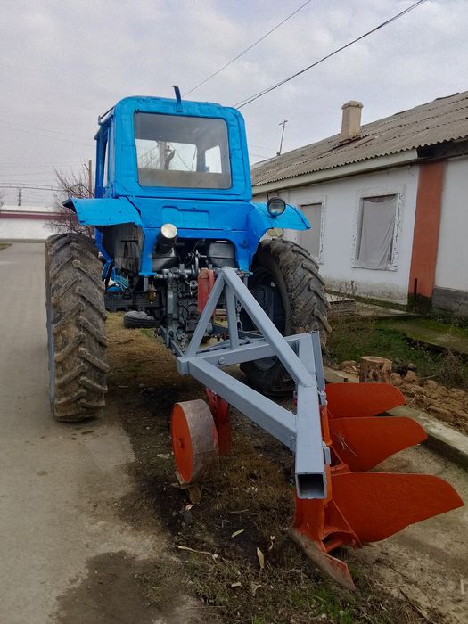 Трактор продажа с плуком