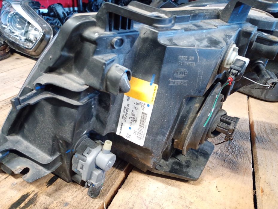 Far complet original faruri stanga si dreapta Nissan Navara d40 facelift 2014 model de europa fara prinderi rupte sau alte probleme