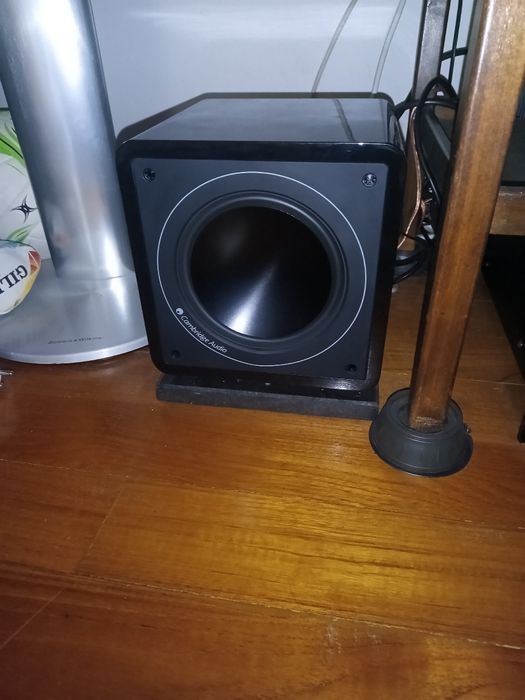 Vand 2 subwofere:Cambridge  Mini Minx 201