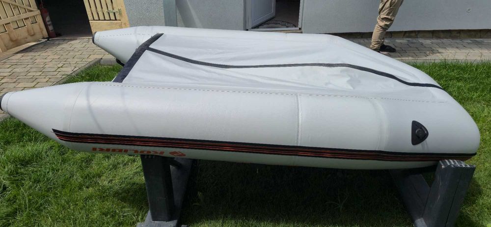 Vand barca gonflabila Kolibri KM-300D cu chila (gri deschis/podina placi tego + aluminiu) - utilizata