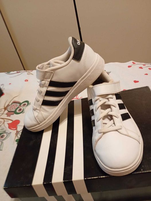 Pantofi sport Adidas nr.32