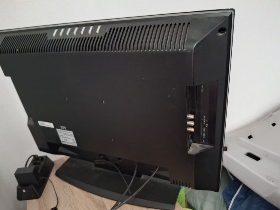 LCD телевизор - 69см диагонал