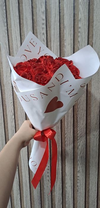 Розы из атласных лент