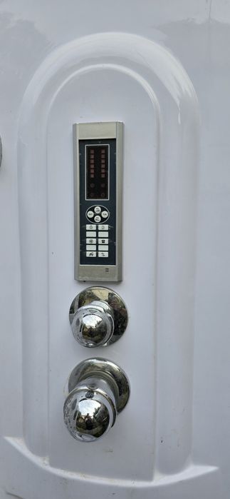 Гидромассажная душевая кабина с электроникой и глубоким поддоном