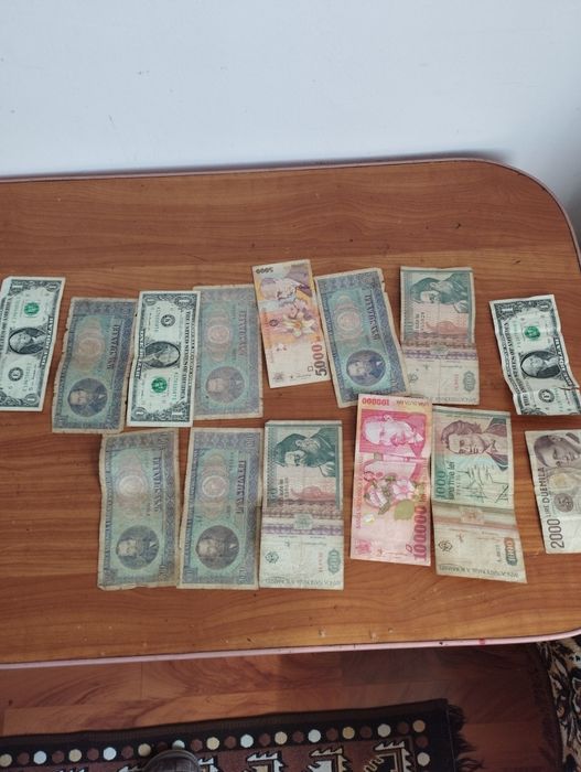 Bancnote vechi și monede