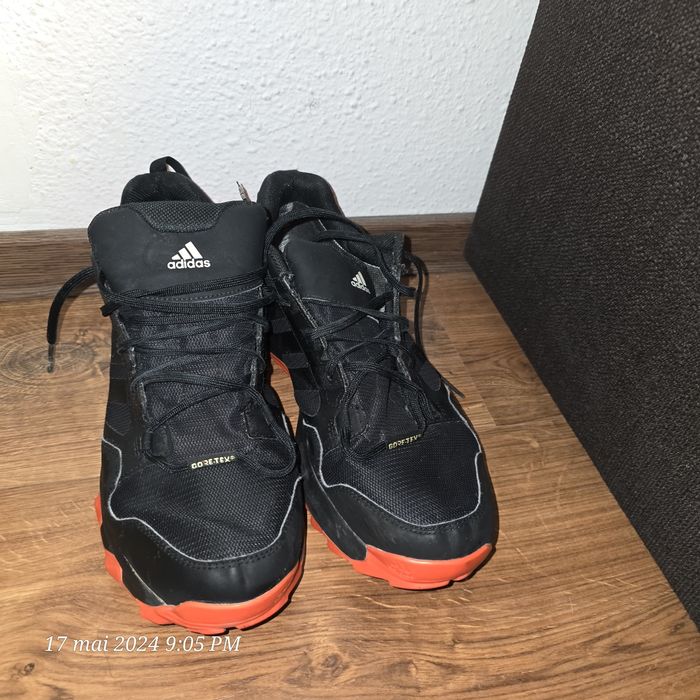 Pantofi sport Adidas