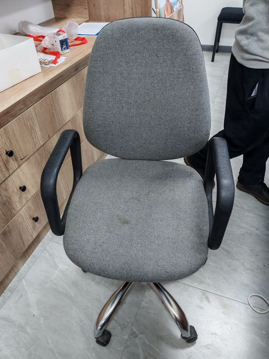 Продам офесные кресло