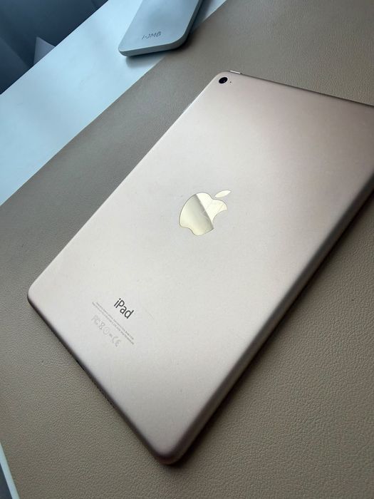 VAND Ipad mini 4  vanzare DOAR PRIN CURIER.