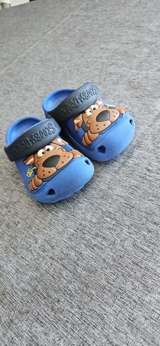 Slapi crocs scooby c7