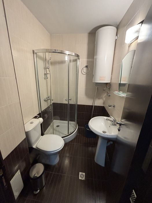 Просторен тристаен на метри от лифта