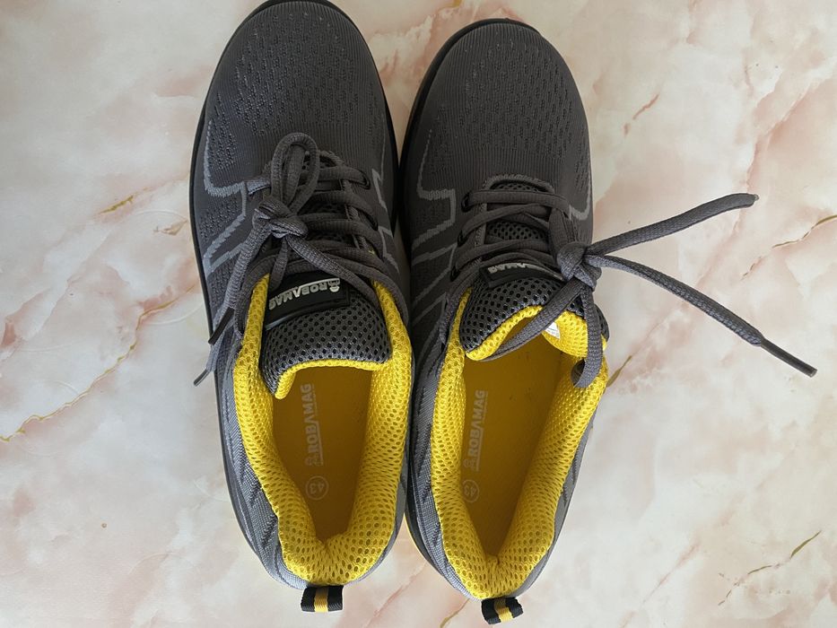 Новые Спец кроссовки