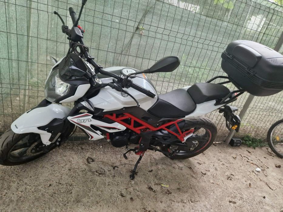 Vând Moto Benelli BN 125