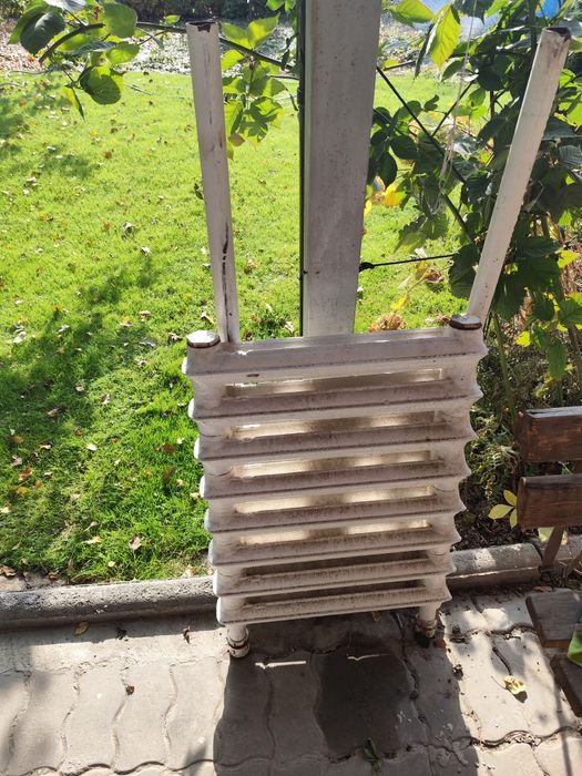 Батареи чугунные.