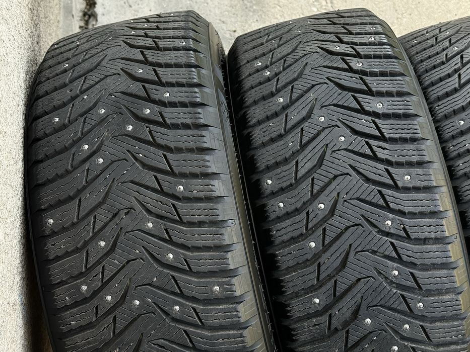 215|50 R17. Kumho WinterCraft.