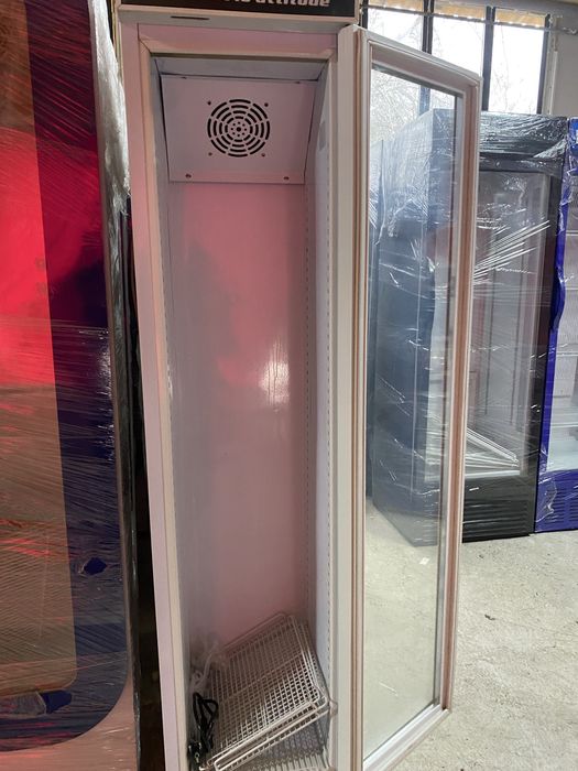 Vitrina  frigorifica slim pentru sucuri