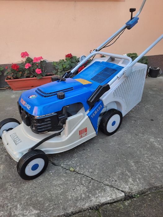 Masini de tuns iarba