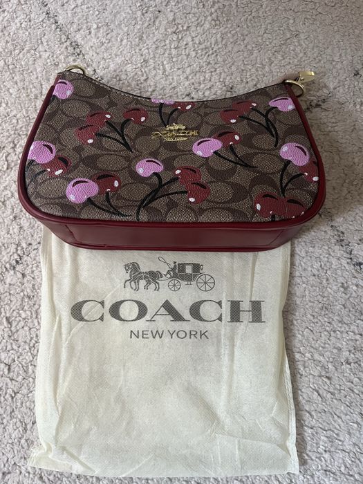Coach bag, cond new.