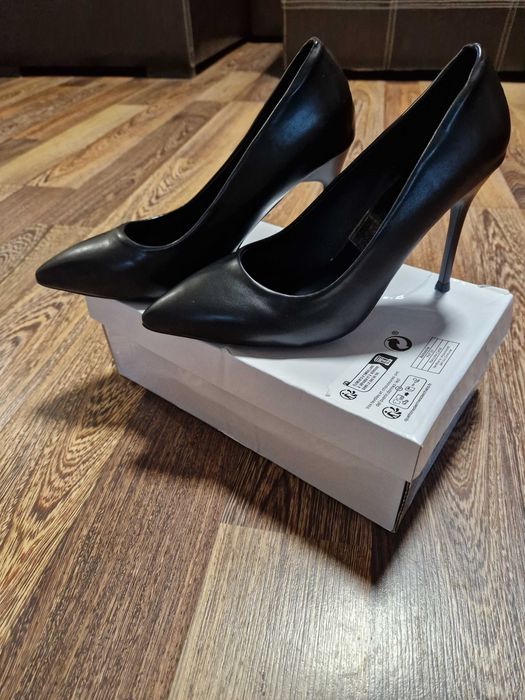 Обувки висок ток 20 лв.