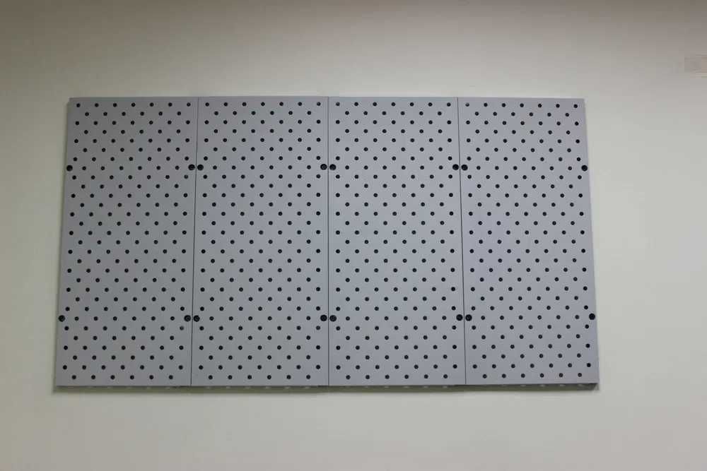 Teshilgan panel, перфопанель, do'konda ilgaklar uchun panel