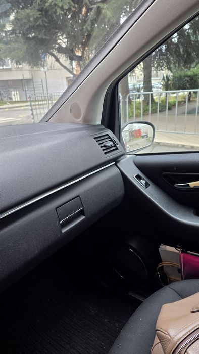 Мерцедес В класа 180