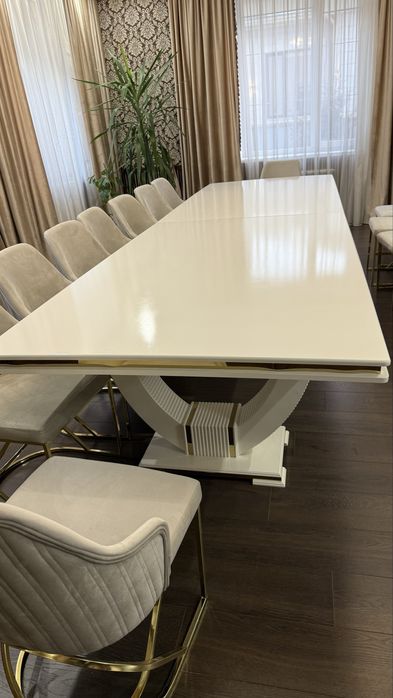 Продам стол обеденный