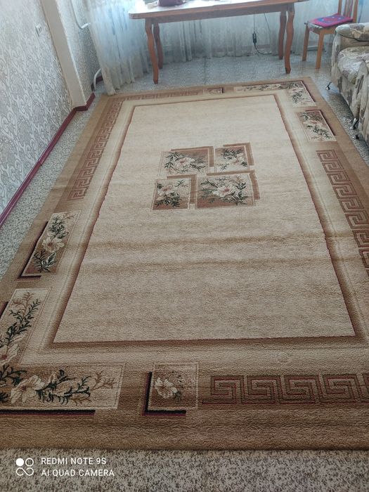 Шерстяной ковер 4*2.5  в хорошем состоянии