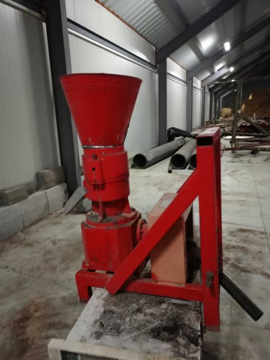 Преса за пелети / пелети