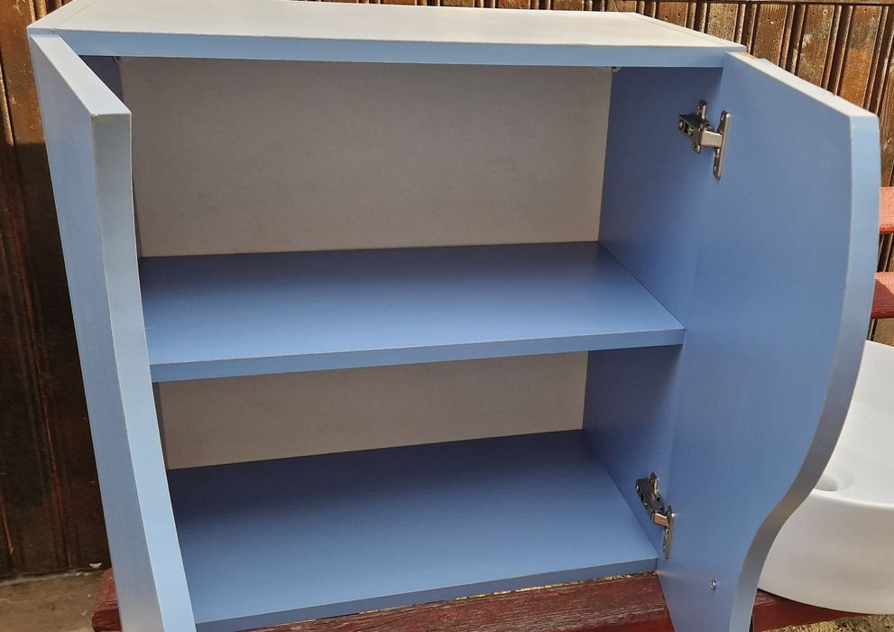 Dulapior baie, chiuveta ( plus baterie), vas toaleta.