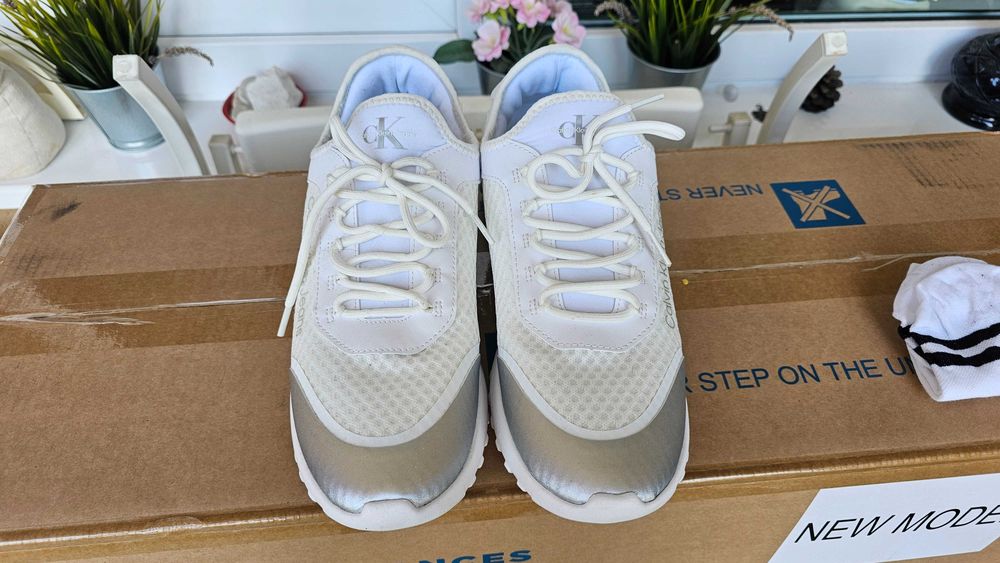 Оригинални нови маратонки. Calvin Klein.