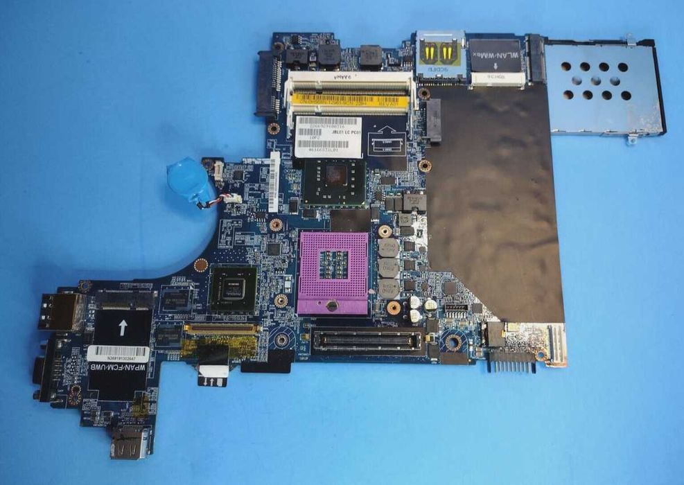 Laptop Dell Latitude E6400 LCD 14.1" Intel Core 2 Duo P8600 2,4 Placa Video Nvidia Quadro DVDRW fara RAM/HDD/Baterie/Incarcator sau Piese Dezmembrare