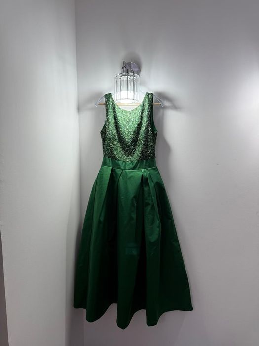 Женская одежда и обувь