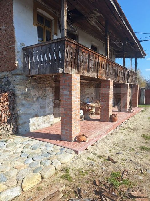 Teren cu casa rustica zona Sambotin