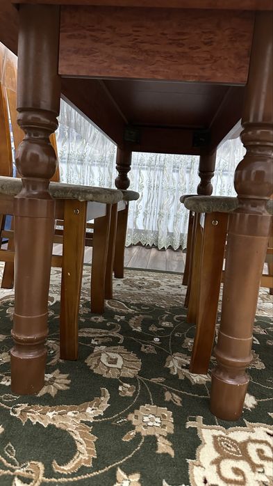 Продается кухонный обеденный стол