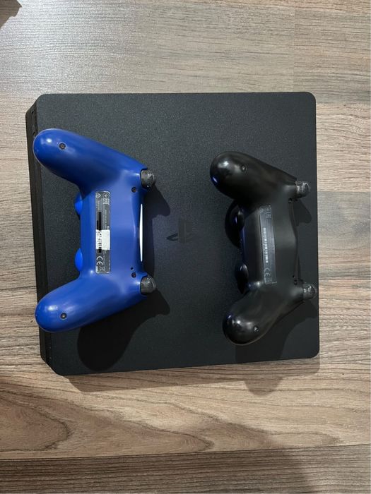 Vand ps4 1TB 2 manete 9 jocuri