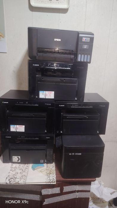 Canon 3010 printer sotiladi.