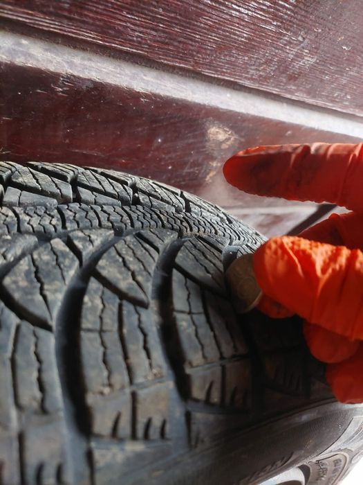 4бр зимни гуми с джанти 175/65 R14 – Renault Clio