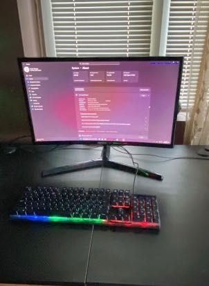 Геймърски монитор Samsung Curved 144hz 24inch