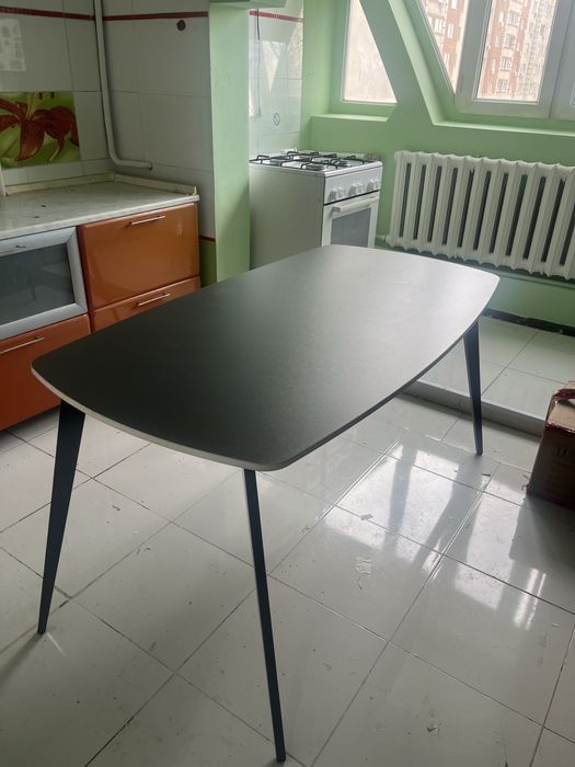 Стол для кухни в отличном состоянии!