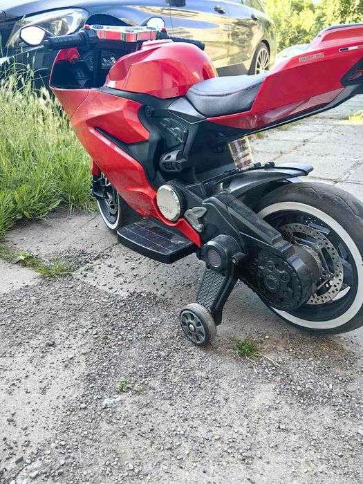 Мотор с акумулатор